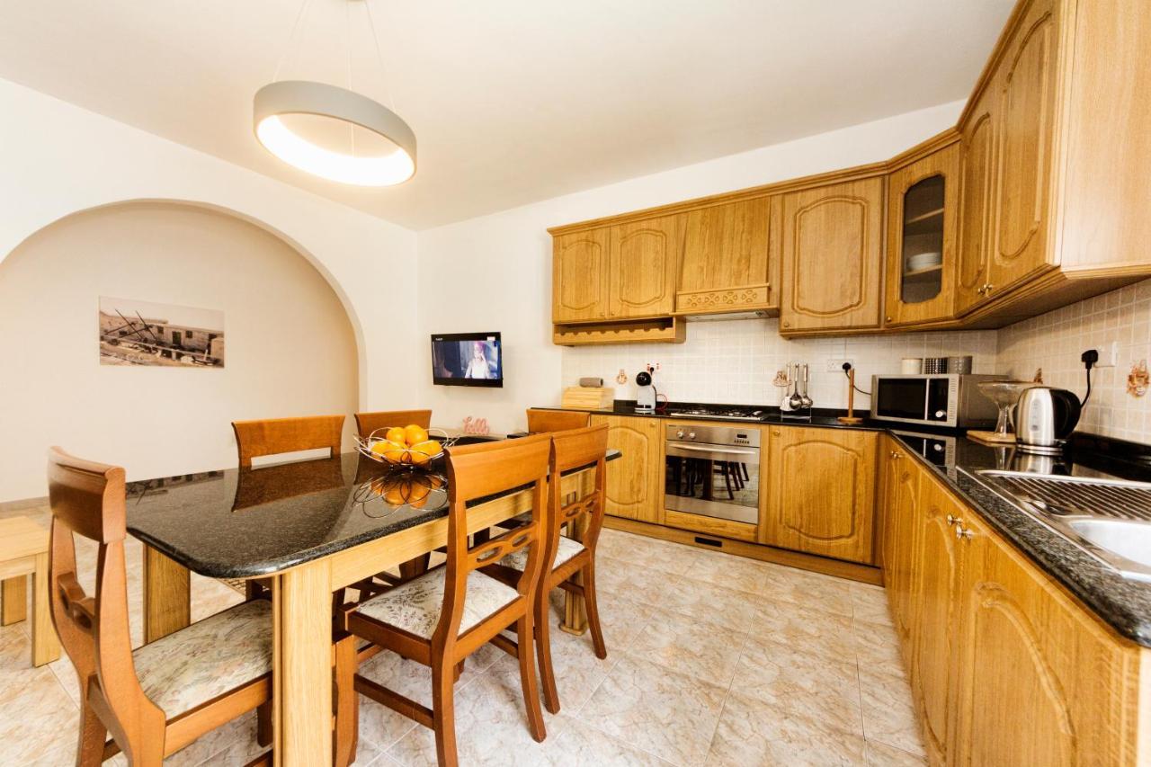 Central 3 Bedroom Entire Apartment Msida Bagian luar foto